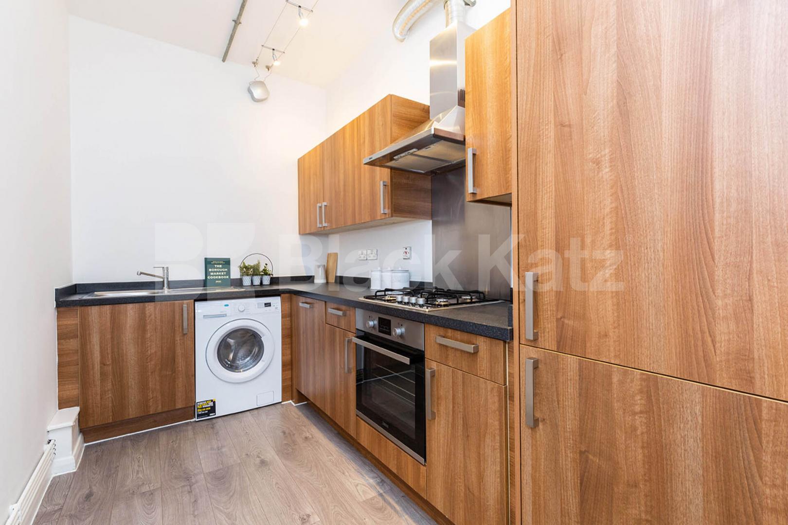 Spacious Live/work warehouse conversion in the trendy Dalston Ability Plaza - Kingsland Road, Dalston